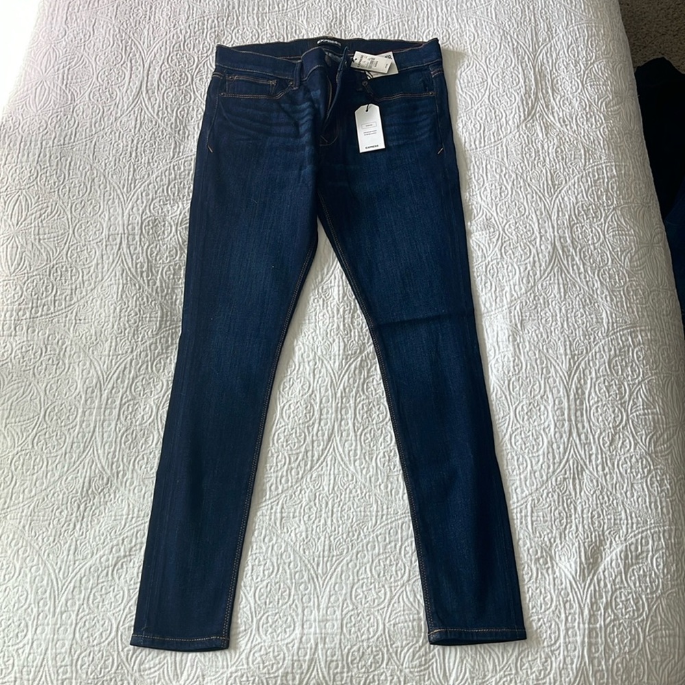 NWT. EXPRESS jeans. Size 10R. Legging, mid rise, stretch, skinny leg